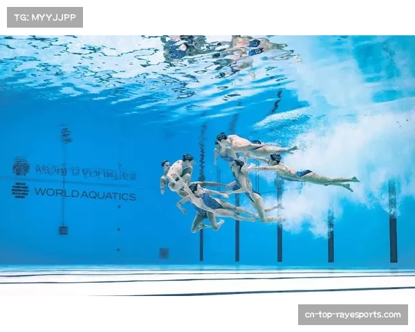 花样游泳双人技术自选决赛，中国队全新编排的《青绿》主题节目获高分